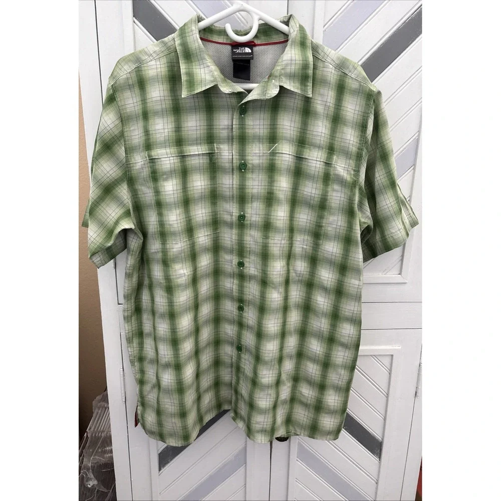 The North Face Men's Large‎ Light Green White Plaid Short Sleeve Button Up Shirt